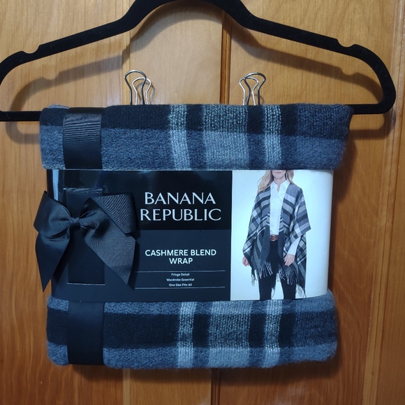 Banana Republic Accessories - NWT Banana Republic Cashmere Blend Wrap grey tones